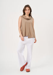 Tank top with a brown spill collar