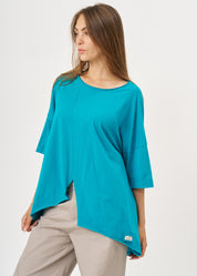 T-shirt with front slit and turquoise sleeve pleats