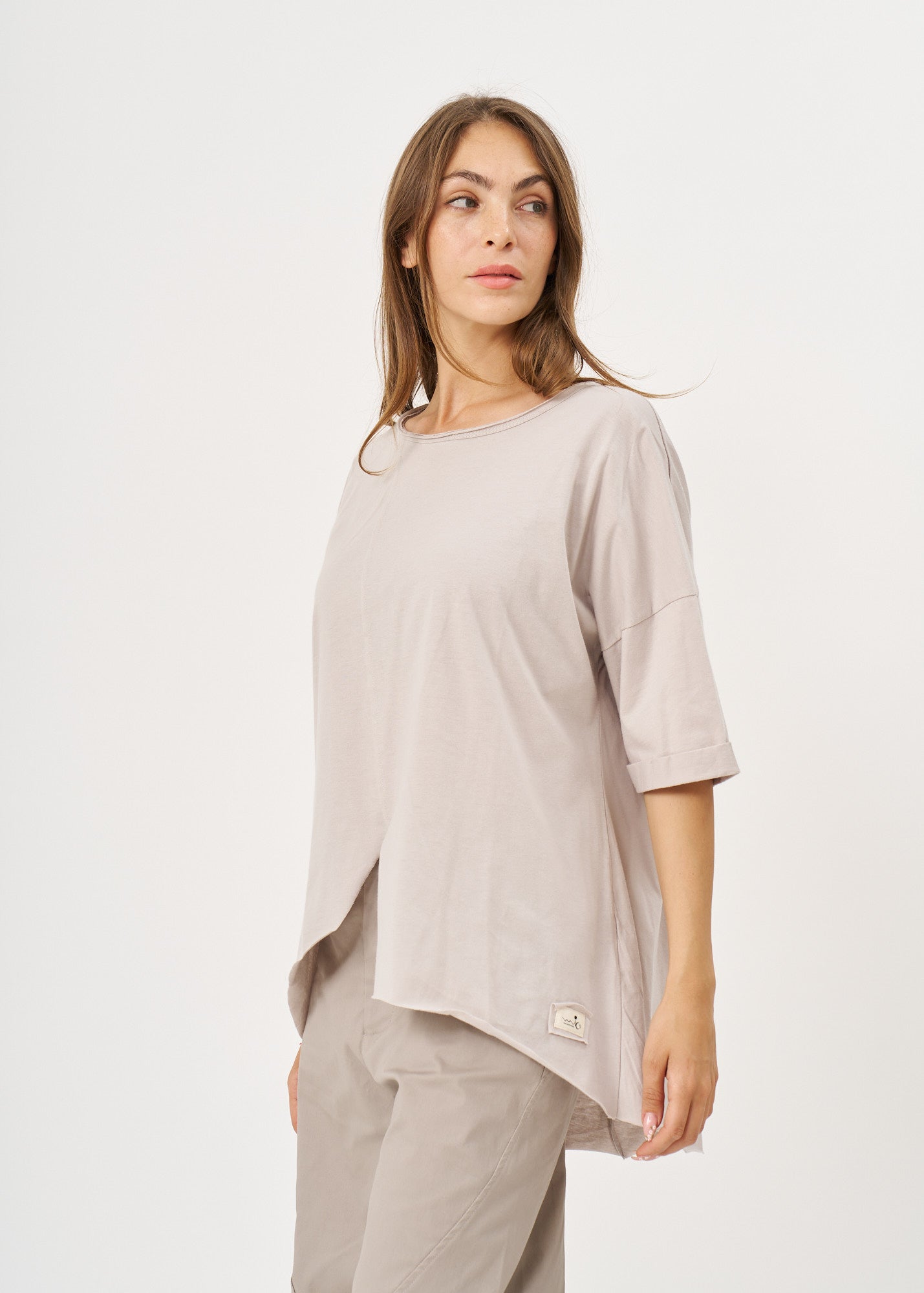 T-shirt with front slit and sleeve pleat Stone