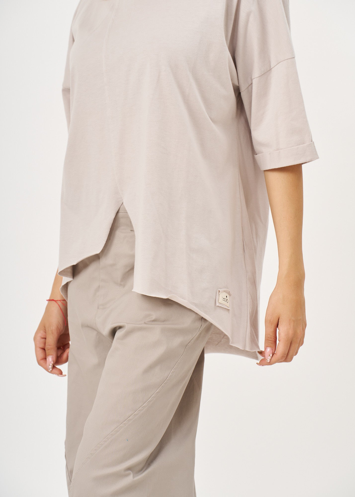 T-shirt with front slit and sleeve pleat Stone