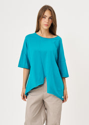 T-shirt with front slit and turquoise sleeve pleats