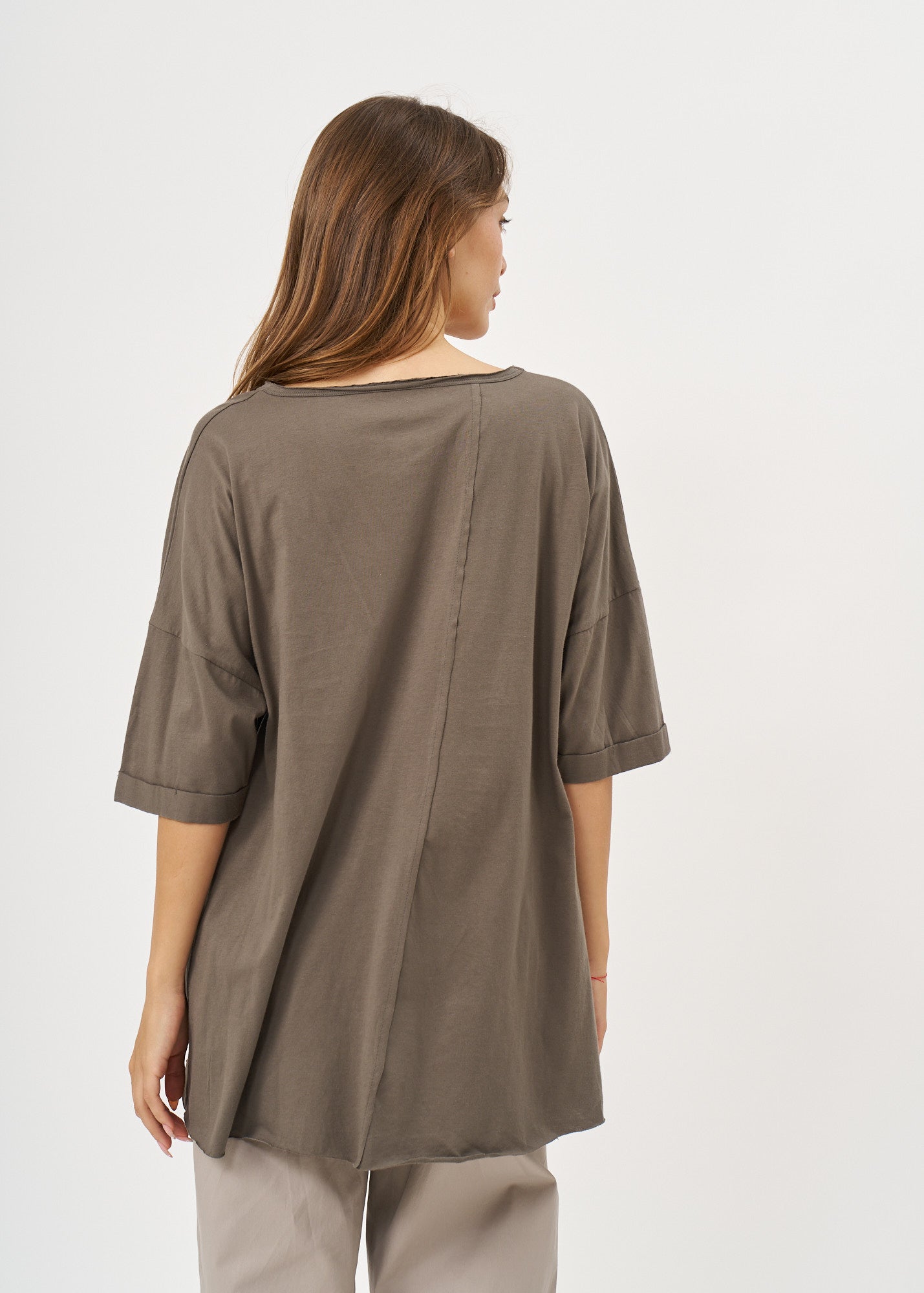 Dark gray T-shirt with front slit and sleeve pleats