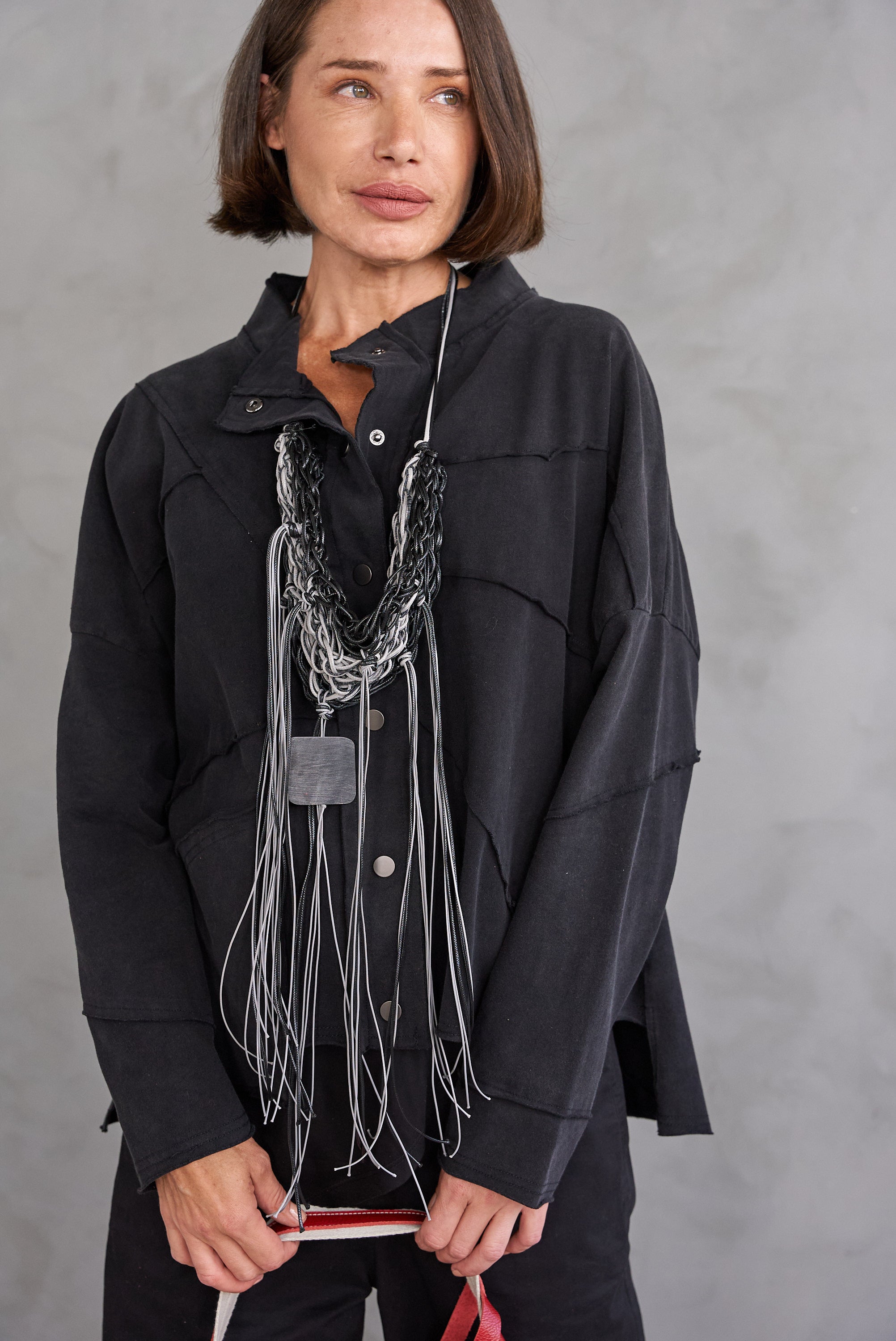 שרשרת חוטים קלועים עבודת יד שחור