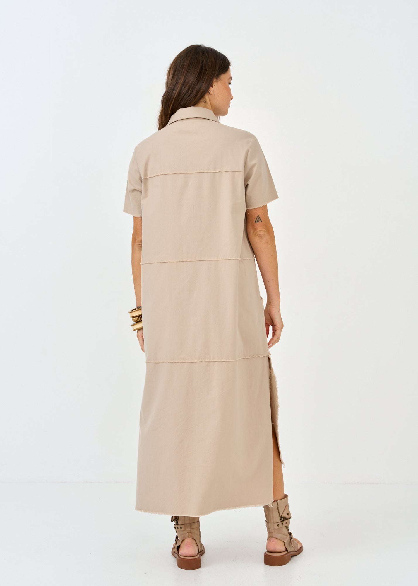 שמלה שרוול קצר חתכים תפרים חיצוניים סטון