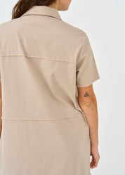 Short sleeve dress, stone cut outer seams