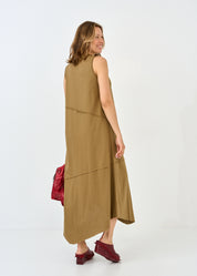 שמלה ללא שרוול חתכים אלכסוניים חיצוניים חום