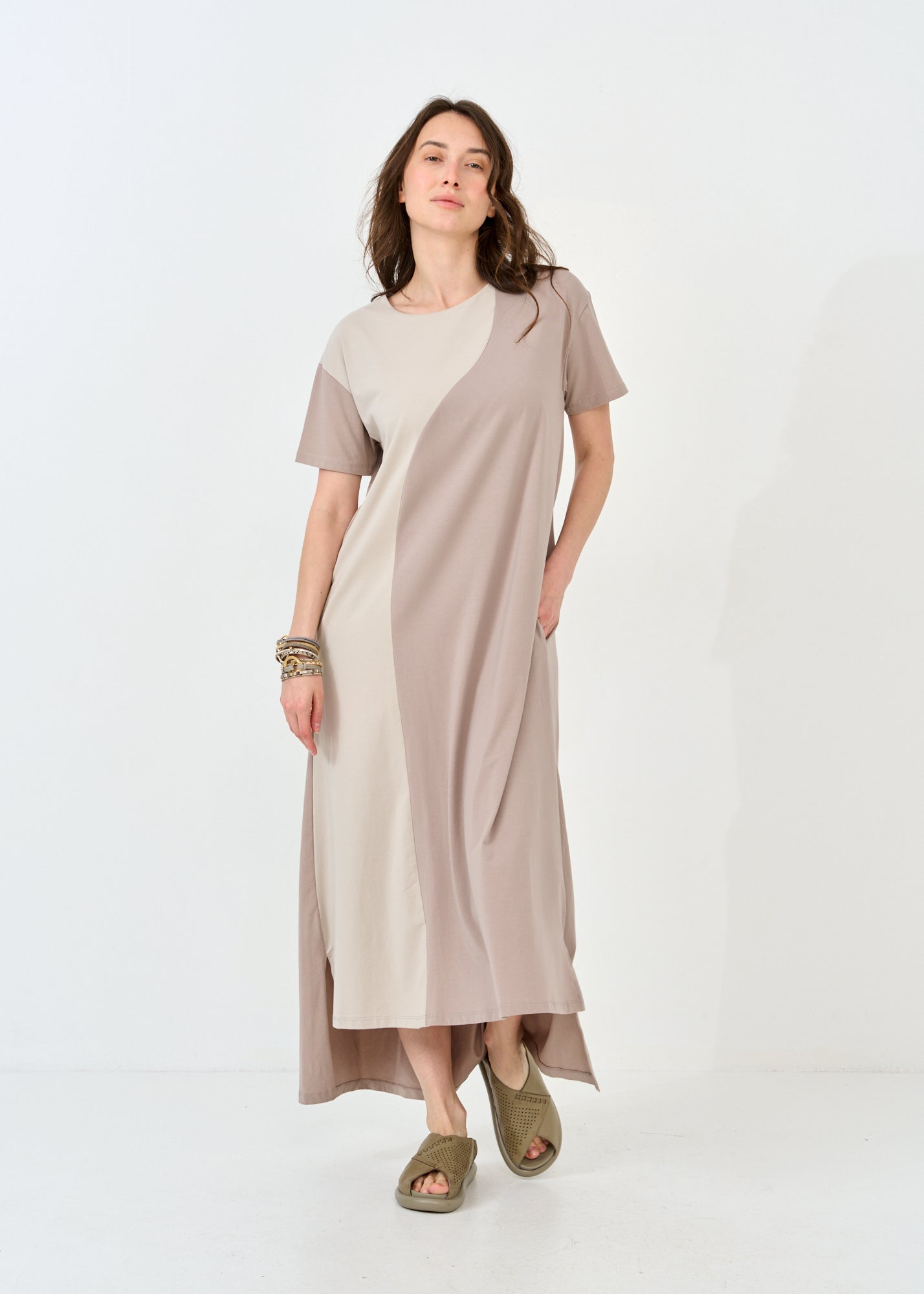 שמלה שרוול קצר שילוב שני צבעים אפור בהיר