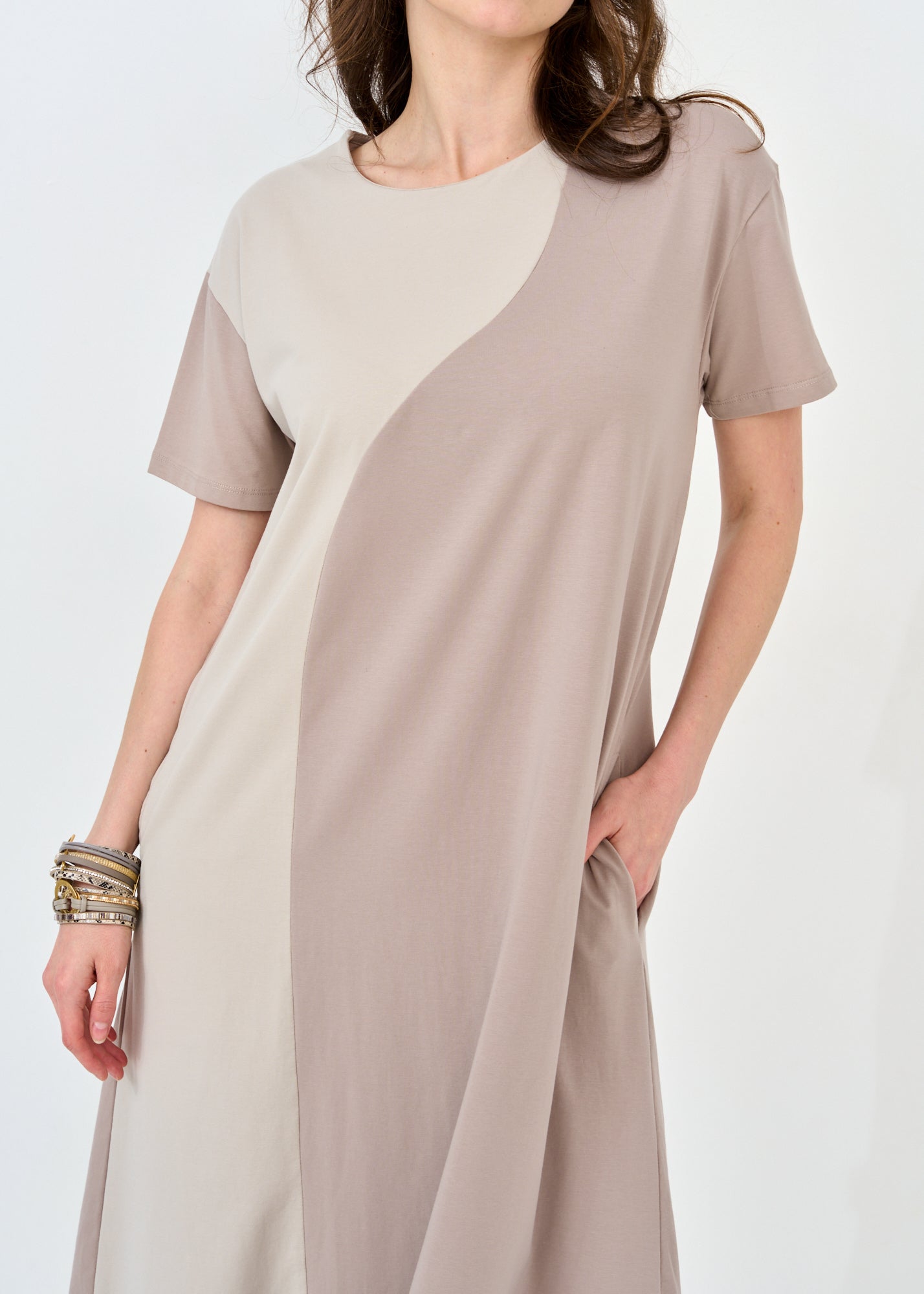 שמלה שרוול קצר שילוב שני צבעים אפור בהיר