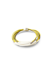 צמיד רצועות עור דקות וטיובים צהוב