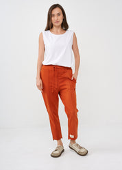 Pants with a seam in the middle and a patch of hamra