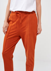 Pants with a seam in the middle and a patch of hamra