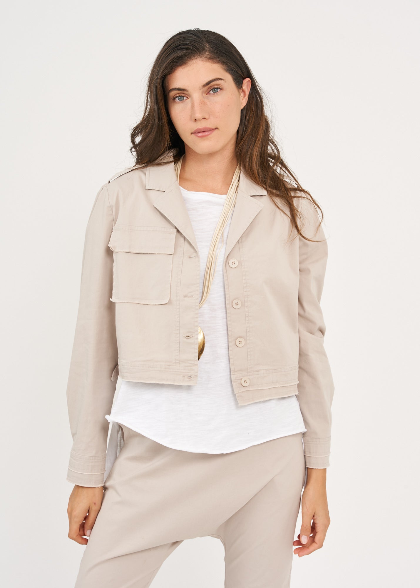 Jacket with two front pockets, Stone cut extension
