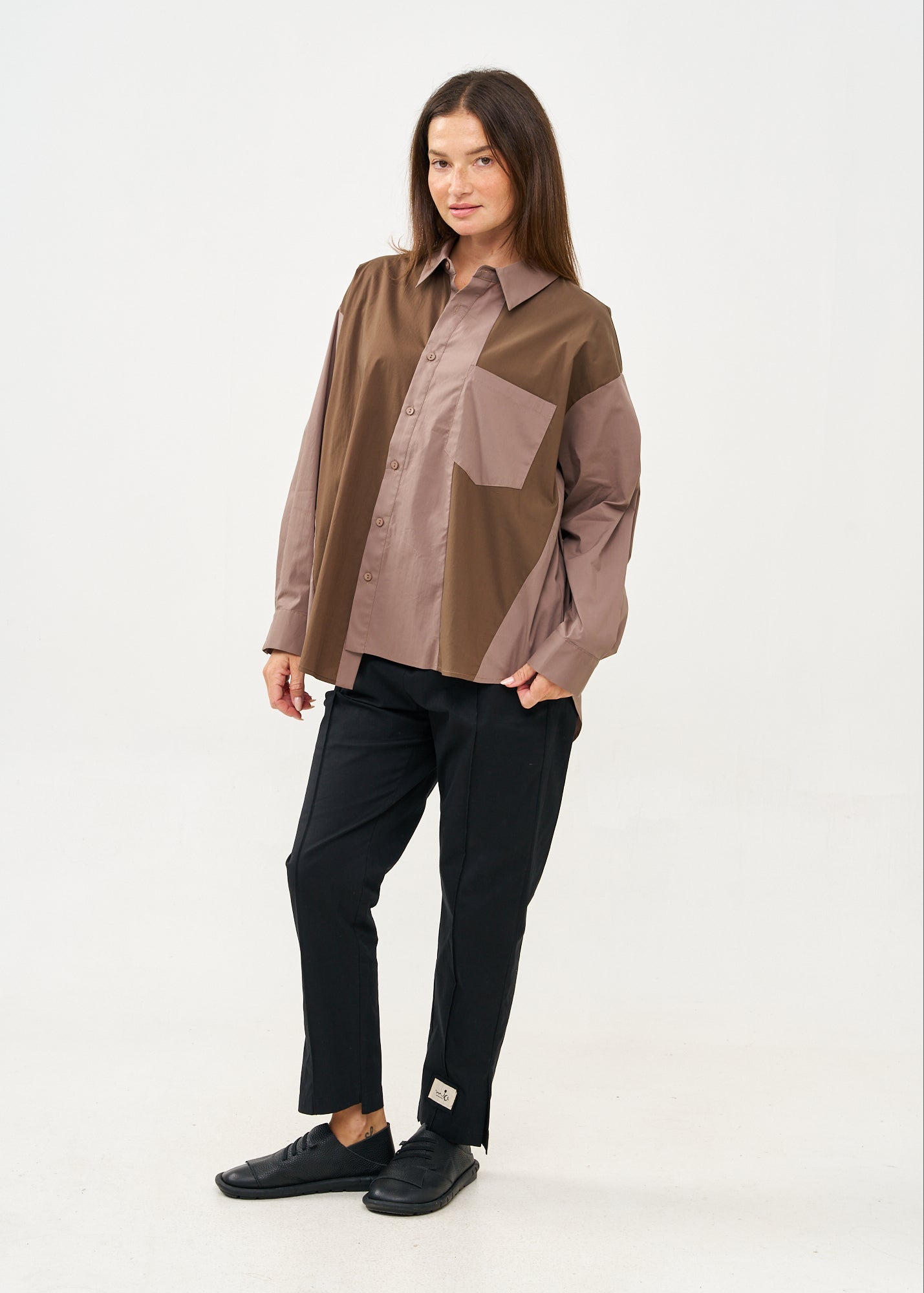 נעלי נוחות מעור סיגרה אסימטרית ושרוכי גומי שחור