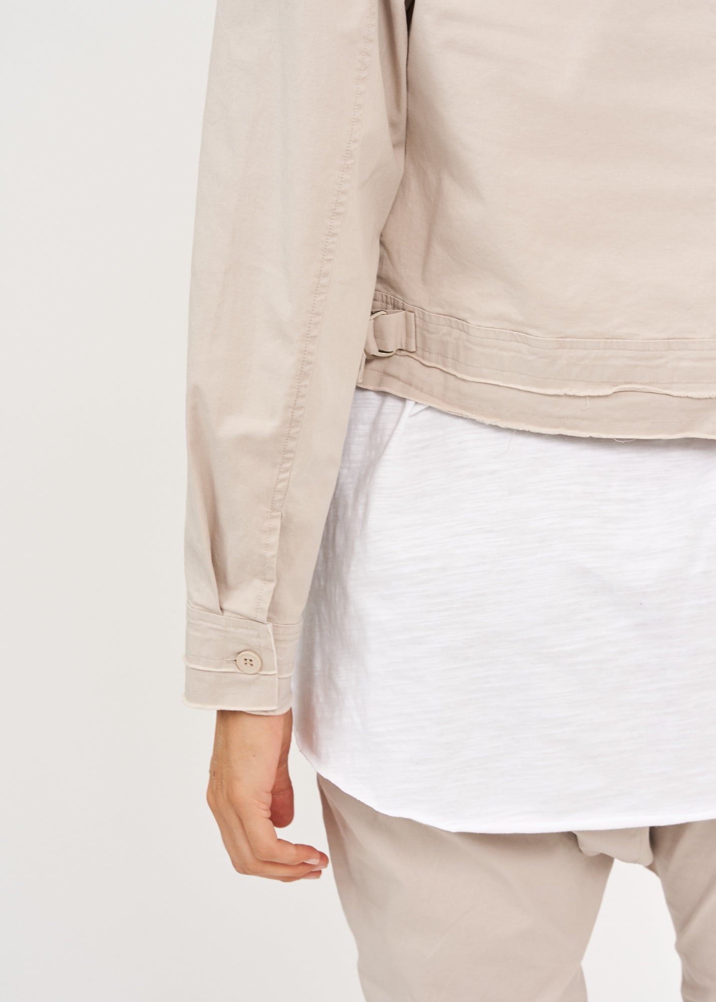 Jacket with two front pockets, Stone cut extension