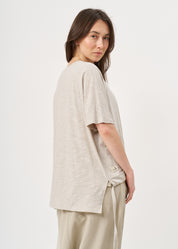 Light gray cotton slub short-sleeved shirt with drawstring