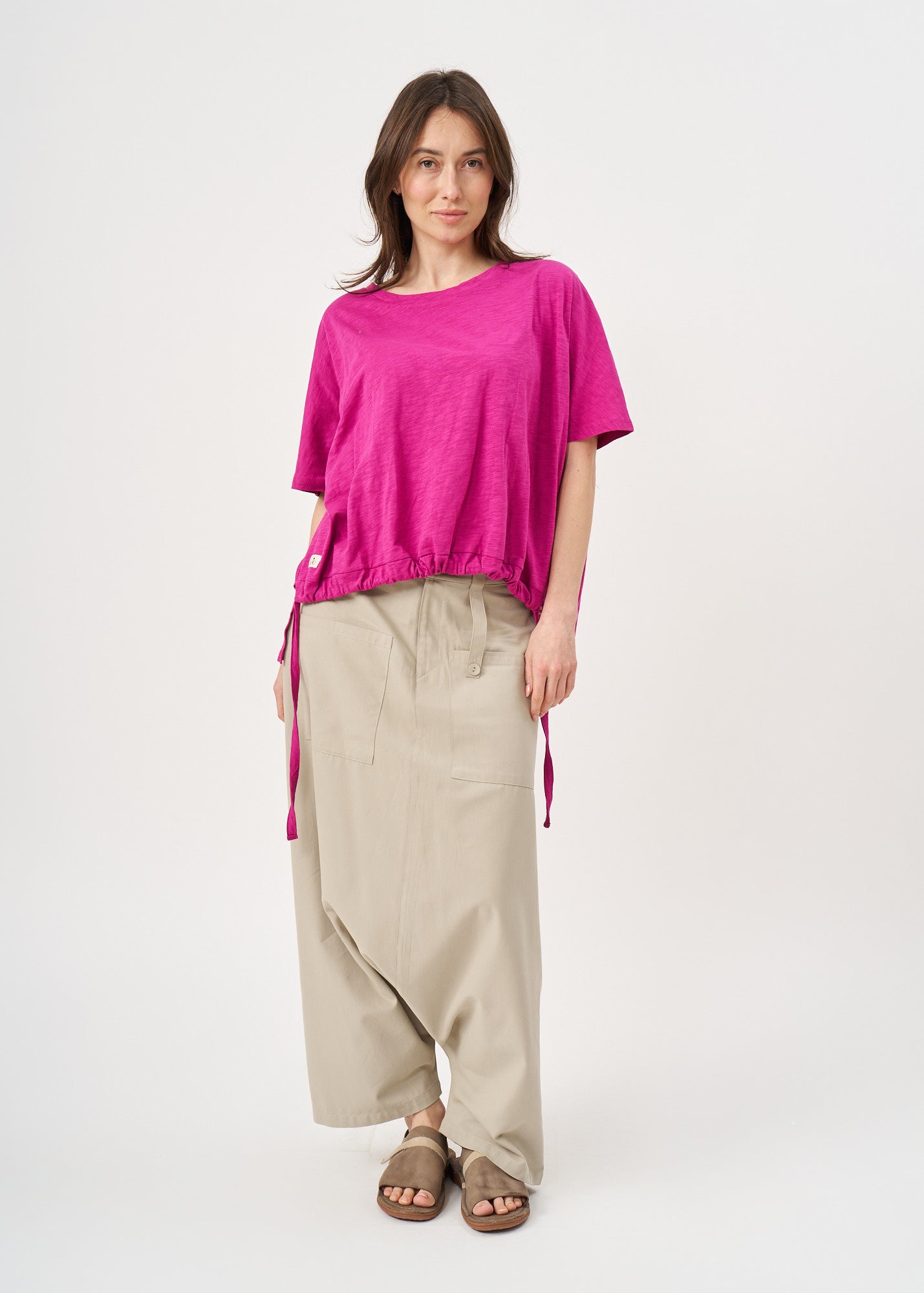 Short-sleeved shirt with red cotton slub drawstring