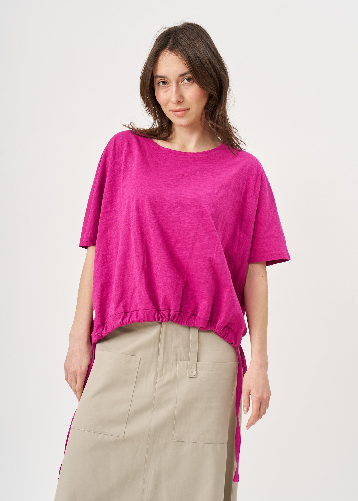 Short-sleeved shirt with red cotton slub drawstring