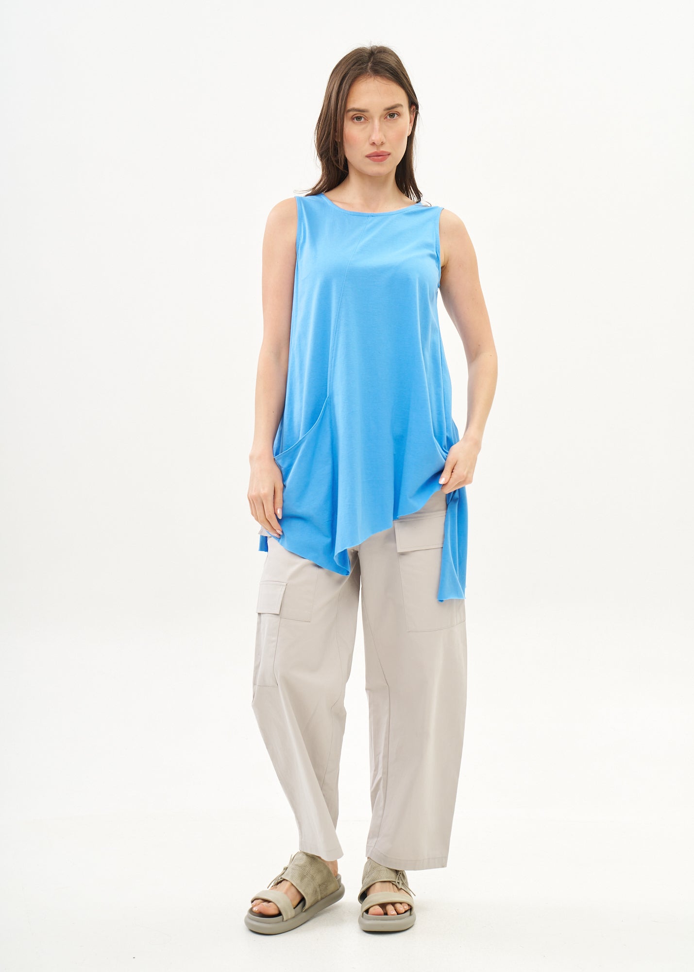 גופייה אלכסונית עם כיס כחול