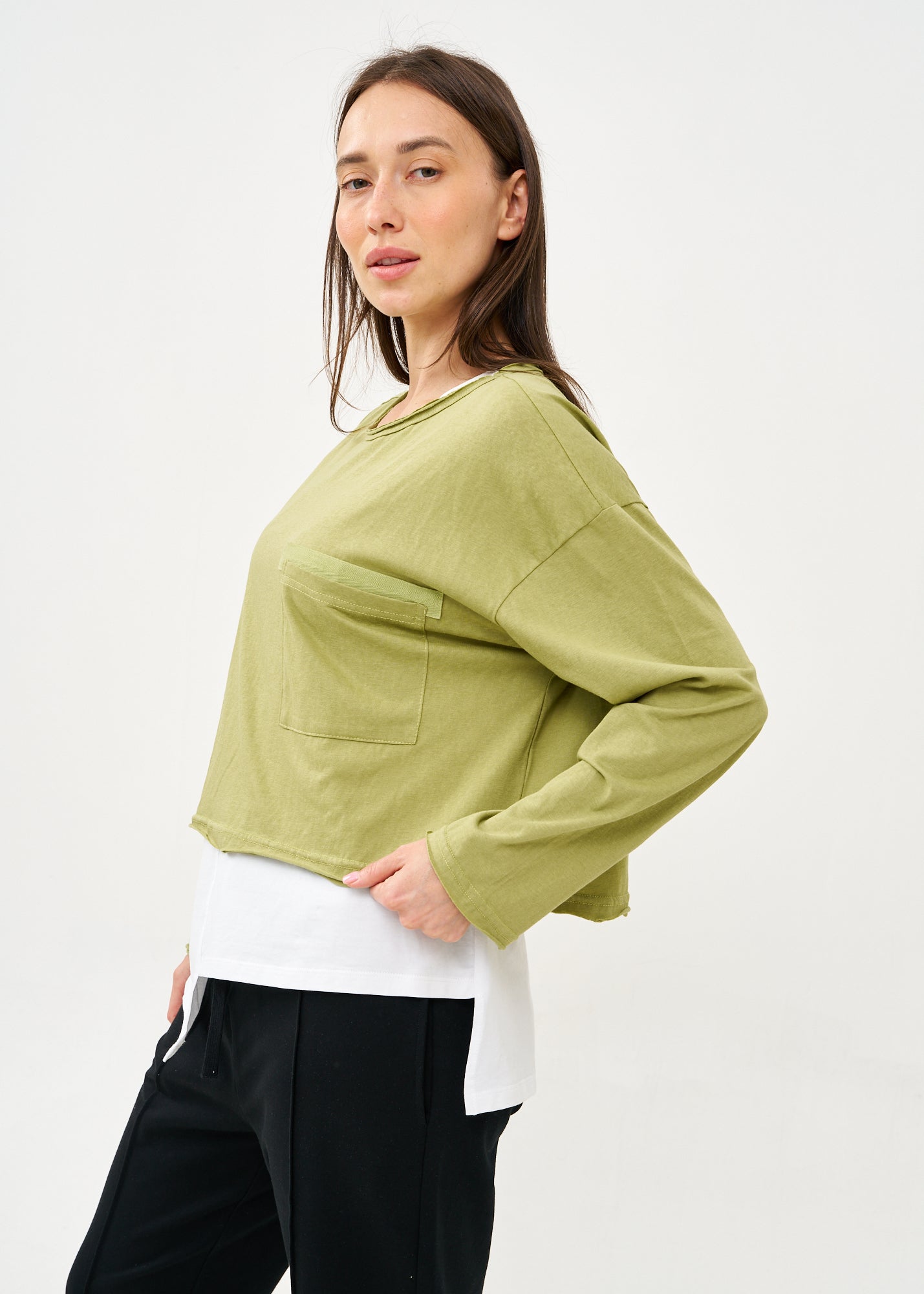 טי שרט עם כיס שרוול ארוך ירוק