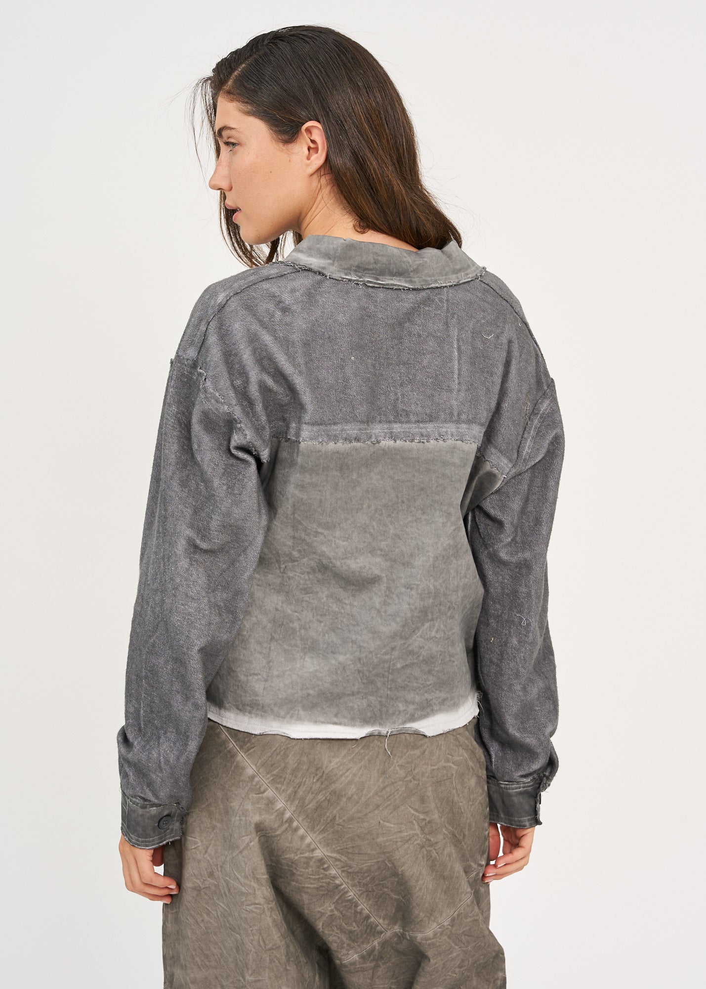 ג'קט חולצה בצביעת ווש אפור כהה