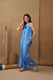 Blue paper pulp flat disc necklace