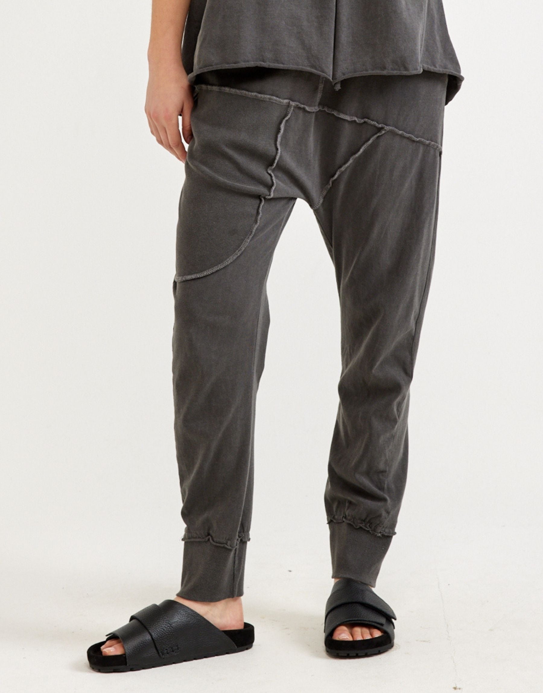 Dark gray outer seam rib combination pants