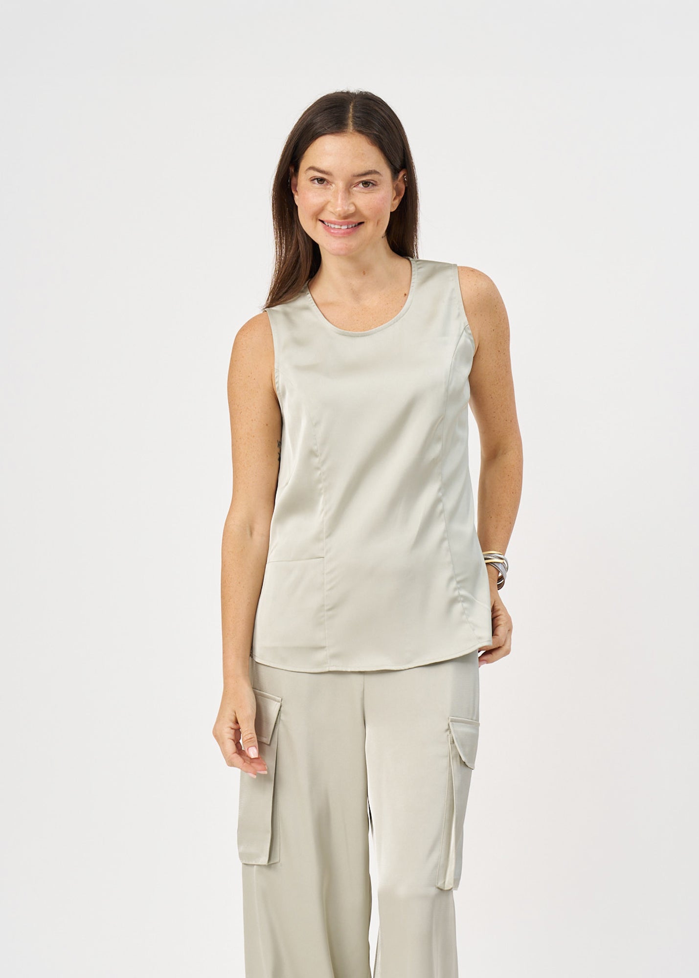 גופייה עם כיס סאטן ירוק