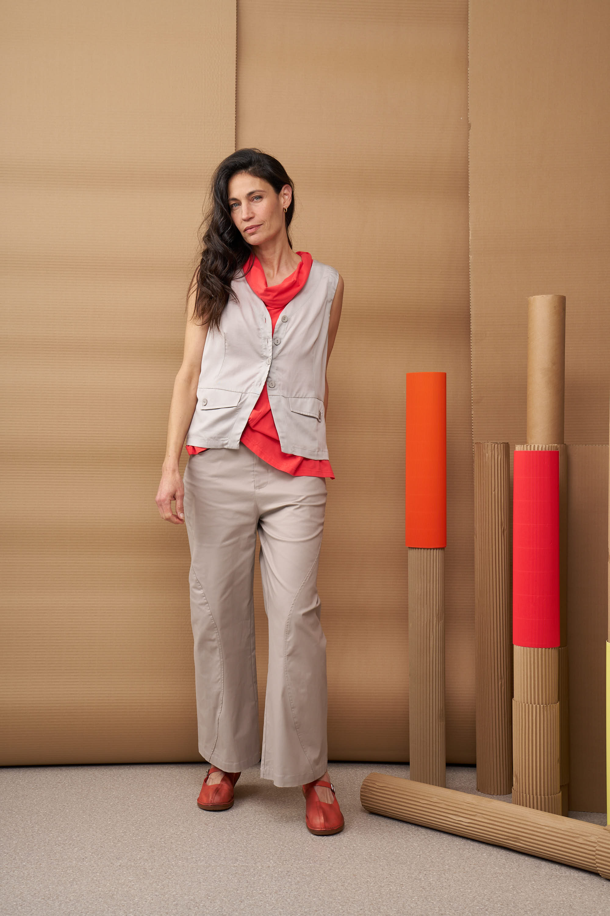 נעלי בובה אסימטריות עור עם אבזם כתום