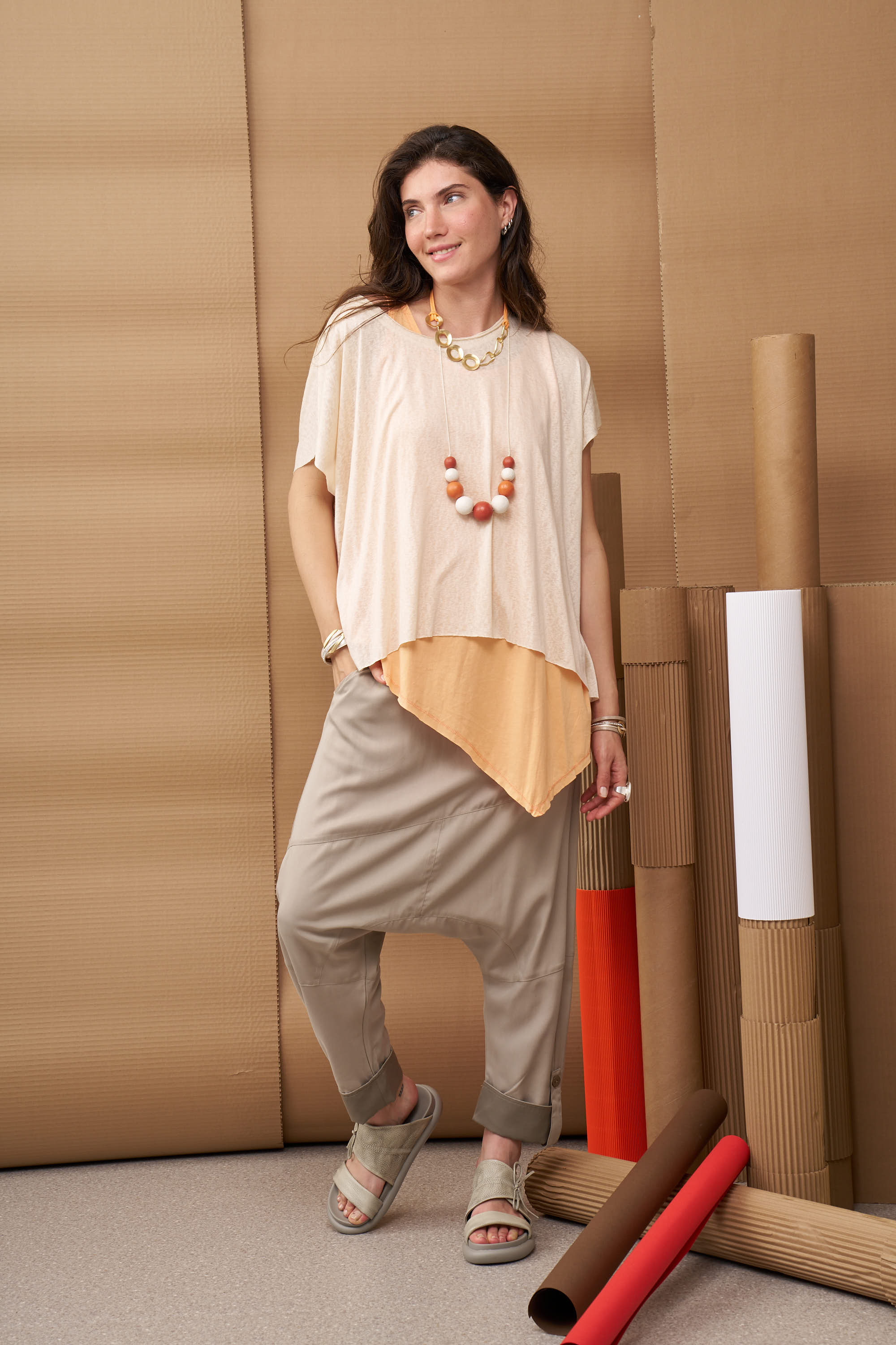 כפכפי עור כיווץ עם קשר אפור ווש