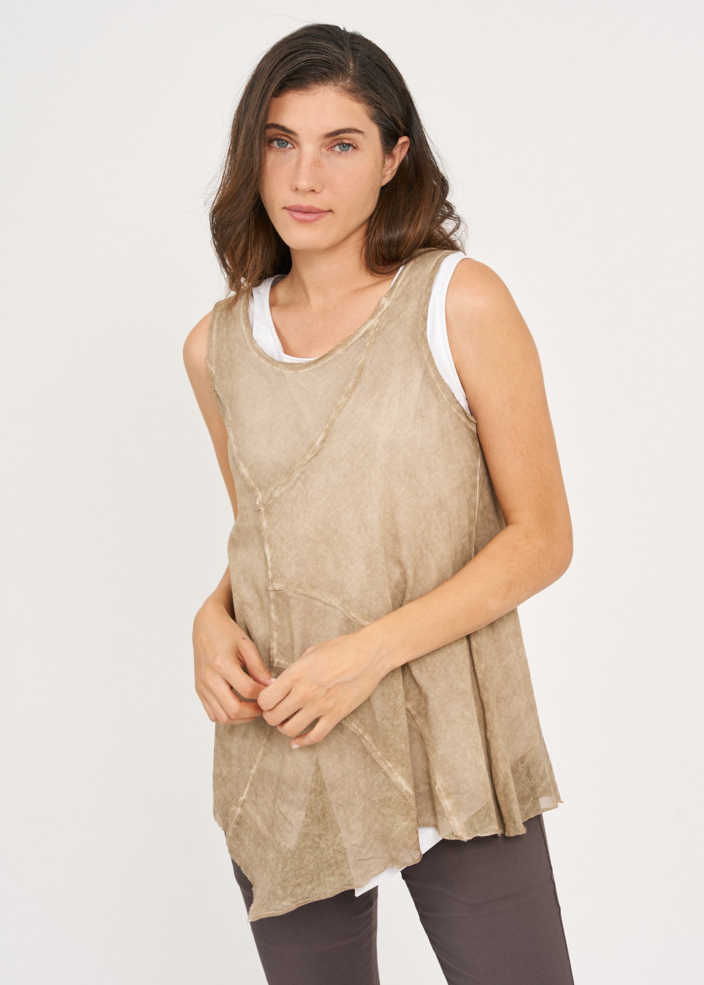 Washed mesh tank top with pointed end, beige wash