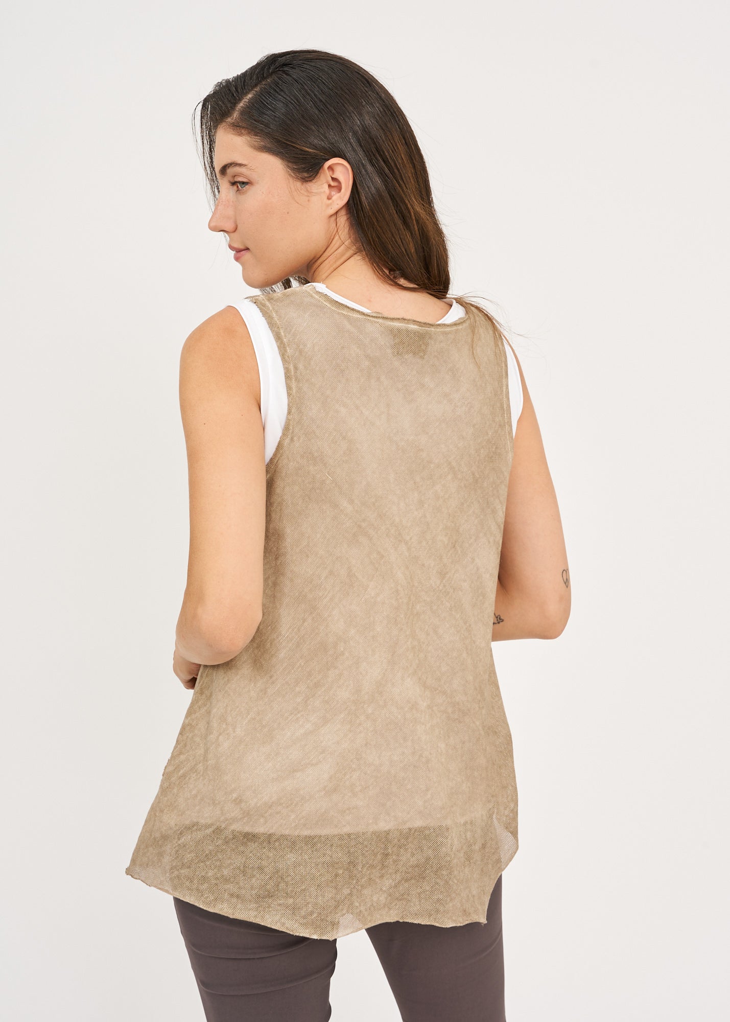 Washed mesh tank top with pointed end, beige wash