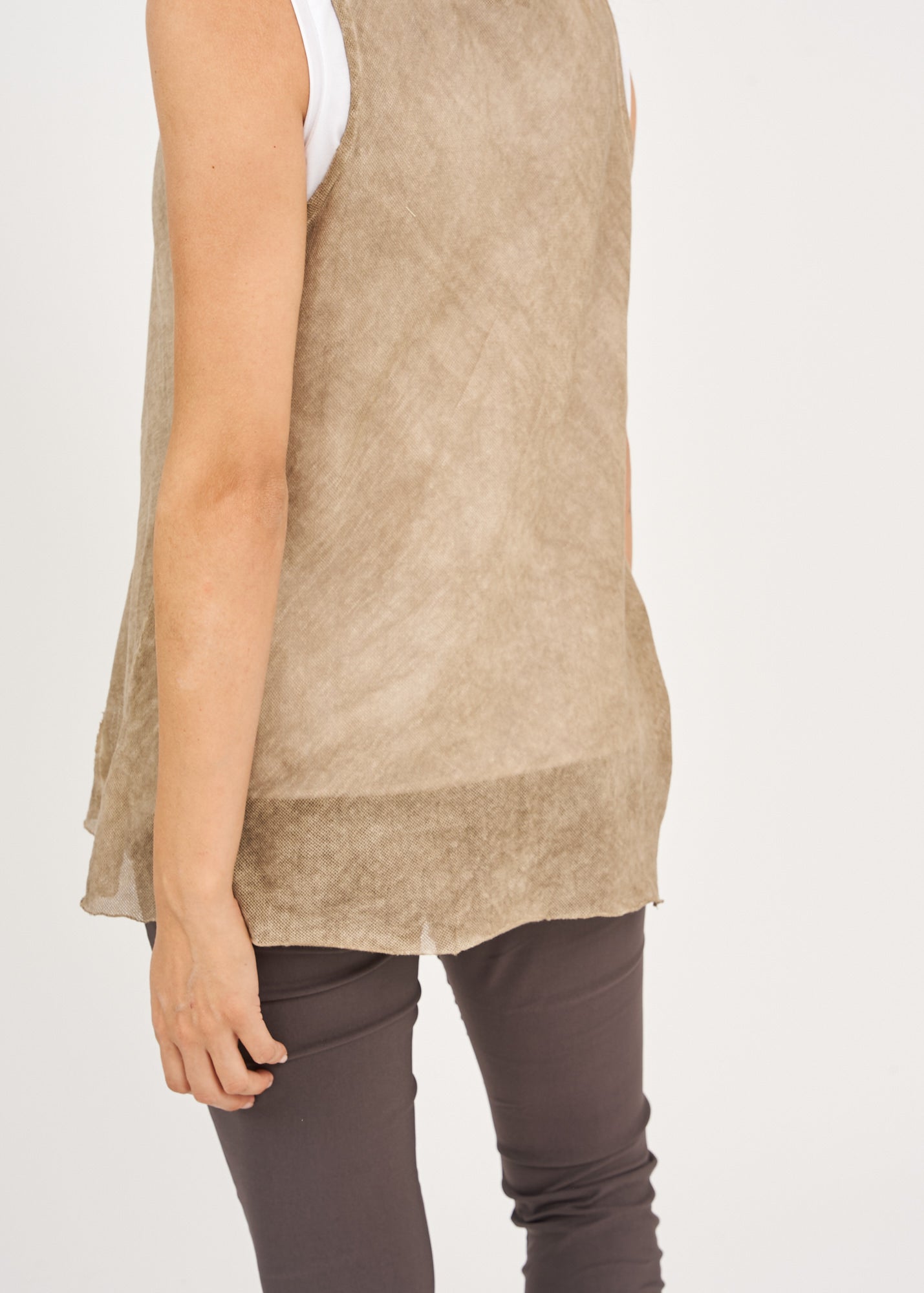 Washed mesh tank top with pointed end, beige wash