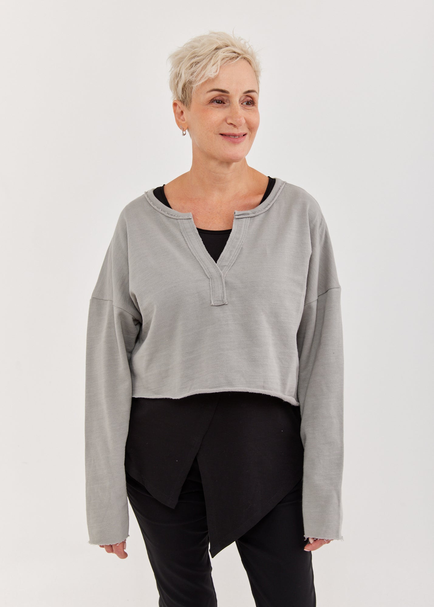 סווטשירט שרוול ארוך בגזרת קרופ אפור