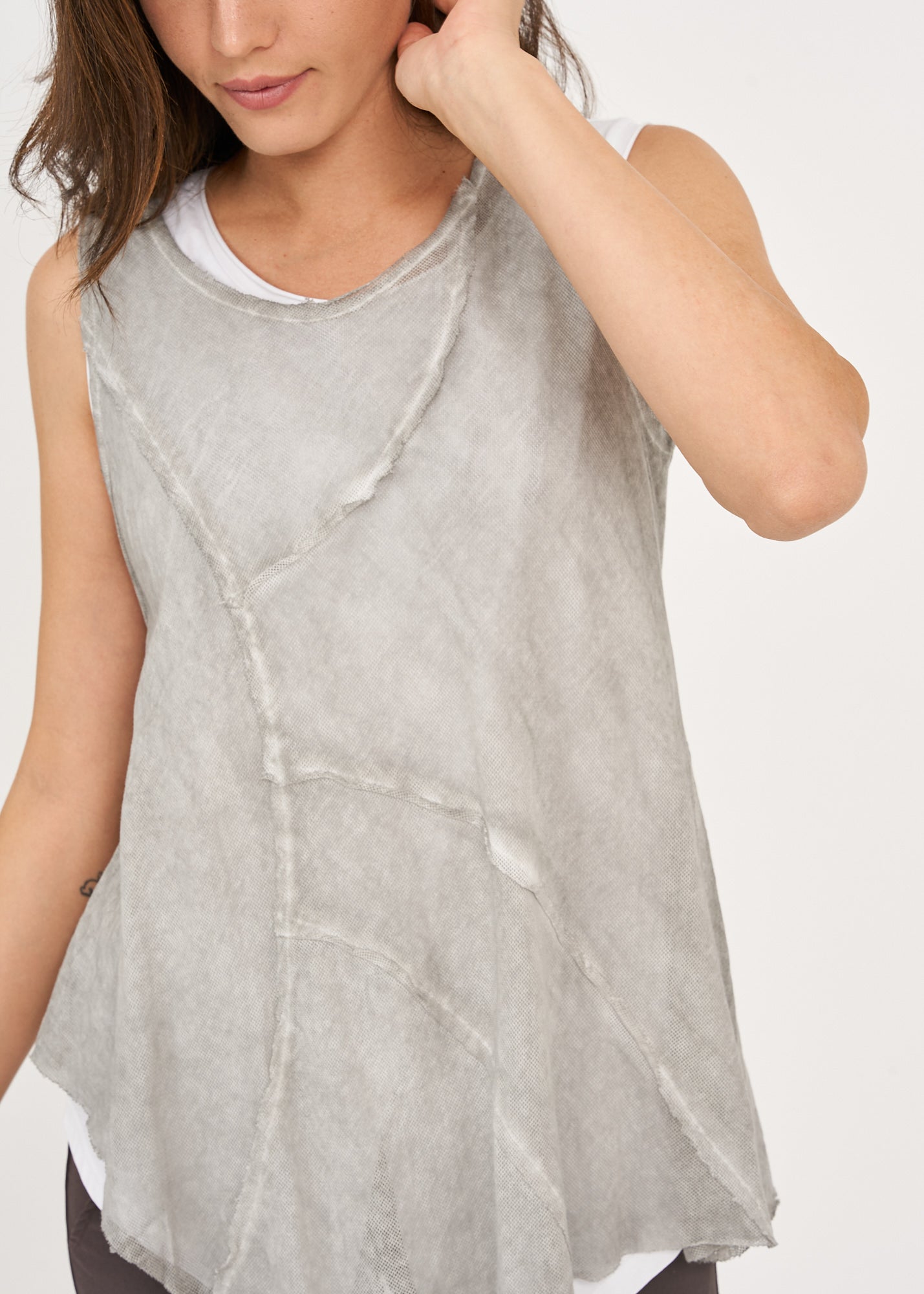 Wash mesh tank top with light gray tip extension Wash