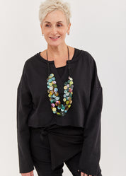 Long sleeve sweatshirt in a black crop cut