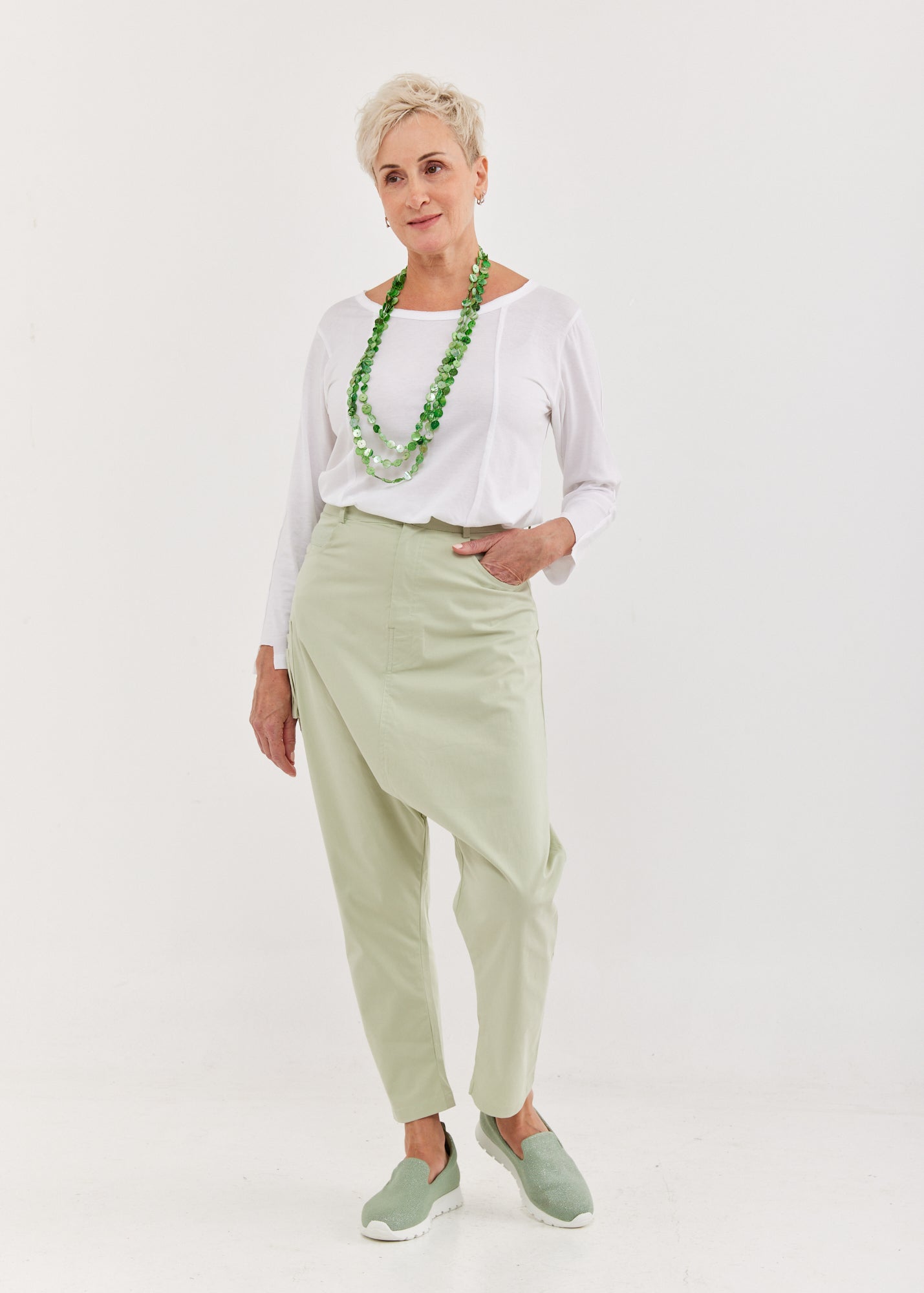 מכנסיים שקי עם סרט ירוק בהיר