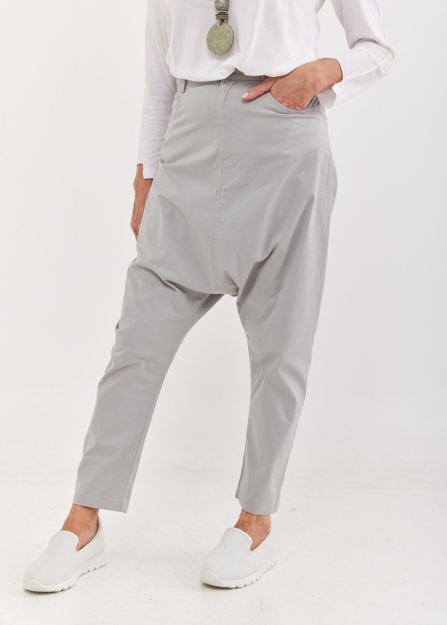 מכנסיים שקי עם סרט אפור