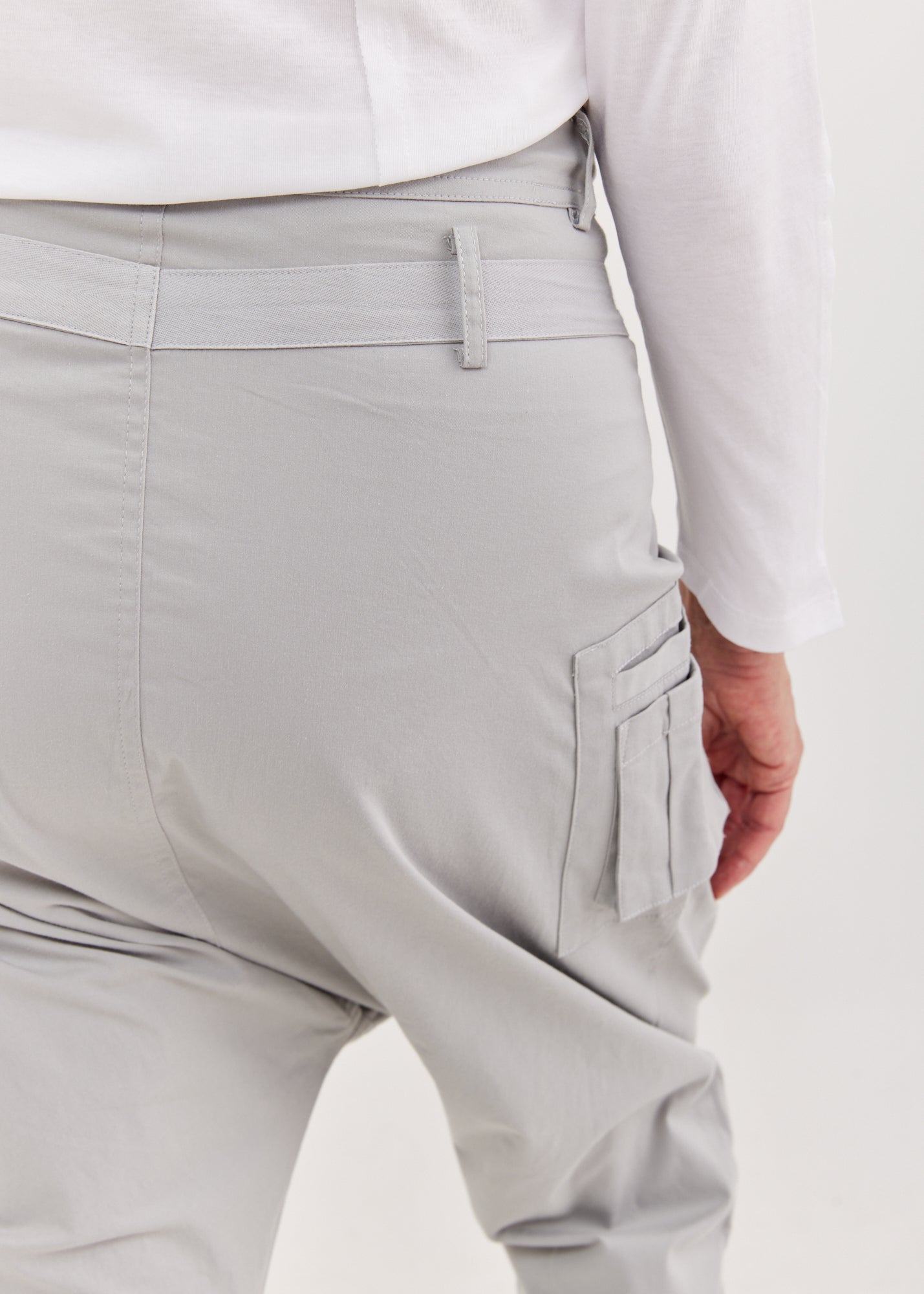 מכנסיים שקי עם סרט אפור