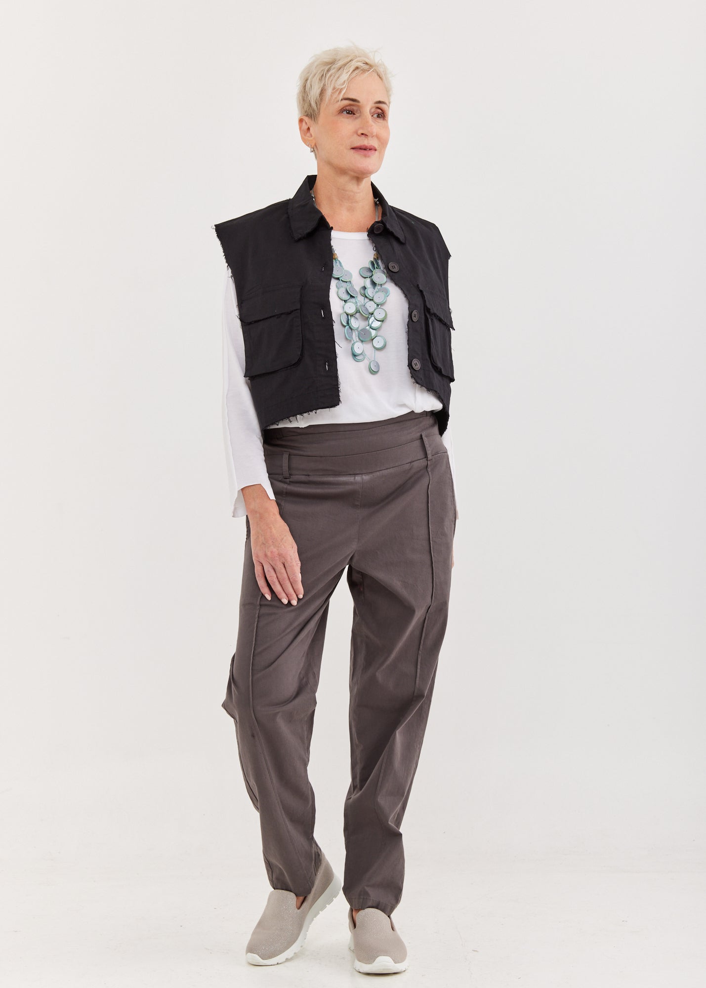 וסט שני כיסים קדימה שחור