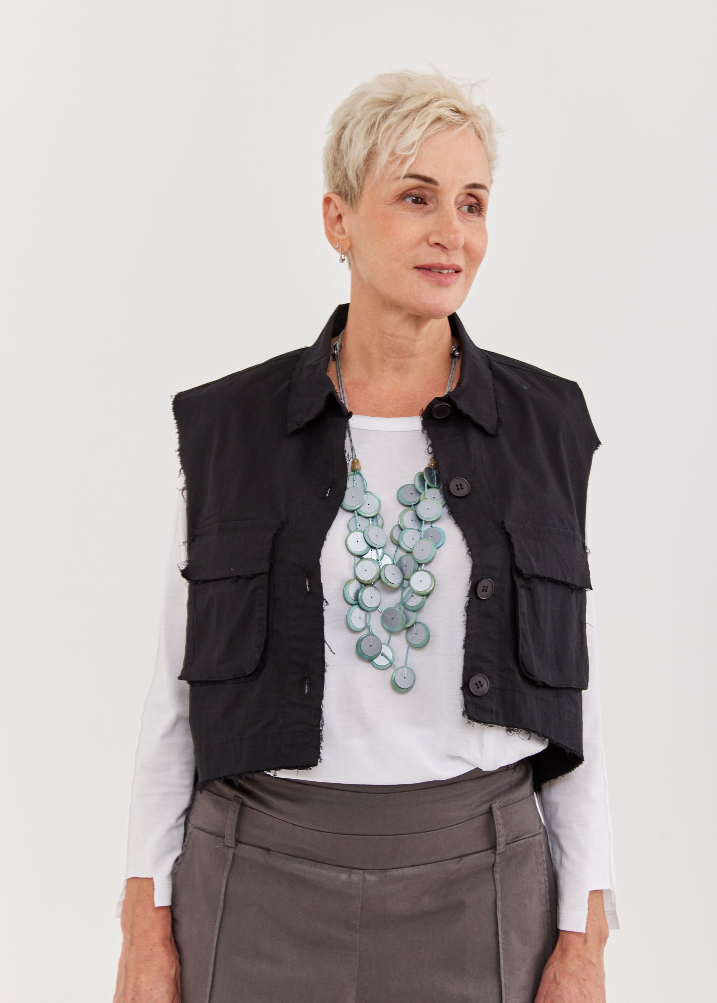 וסט שני כיסים קדימה שחור