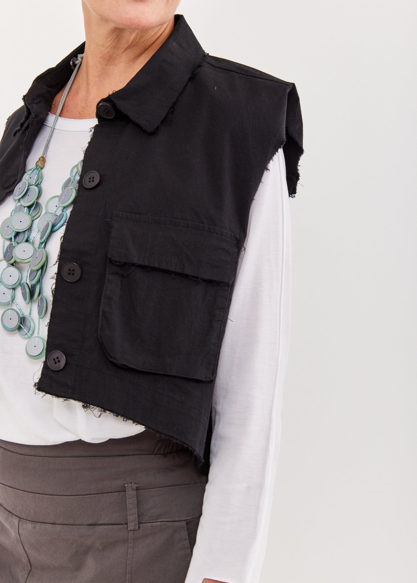 וסט שני כיסים קדימה שחור