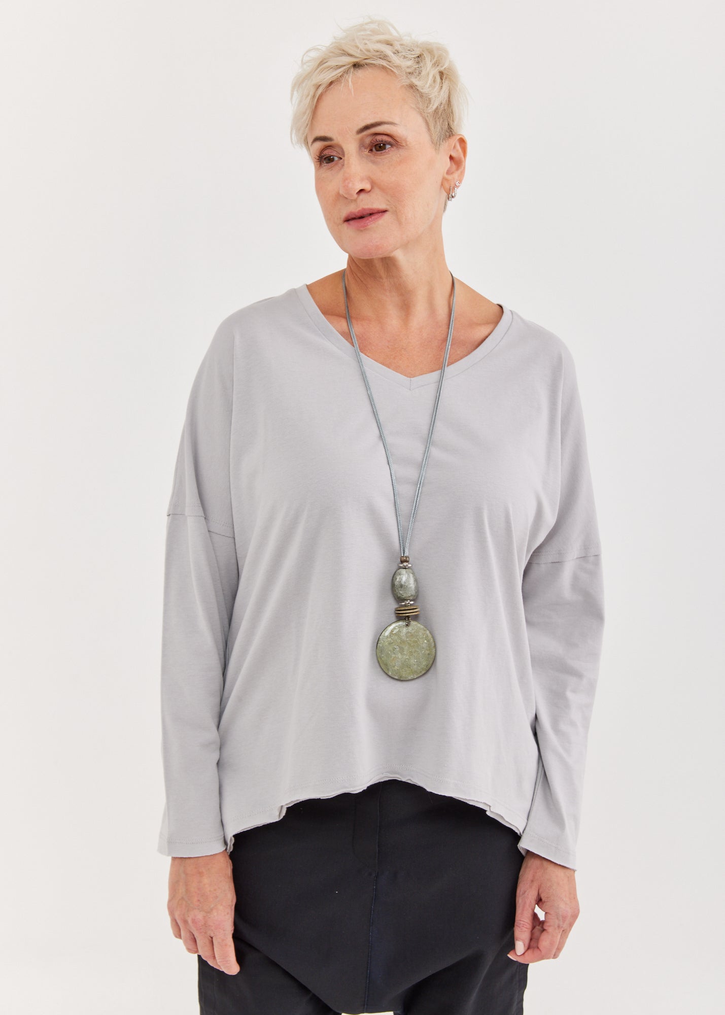 חולצה שרוול ארוך מפתח וי אפור בהיר