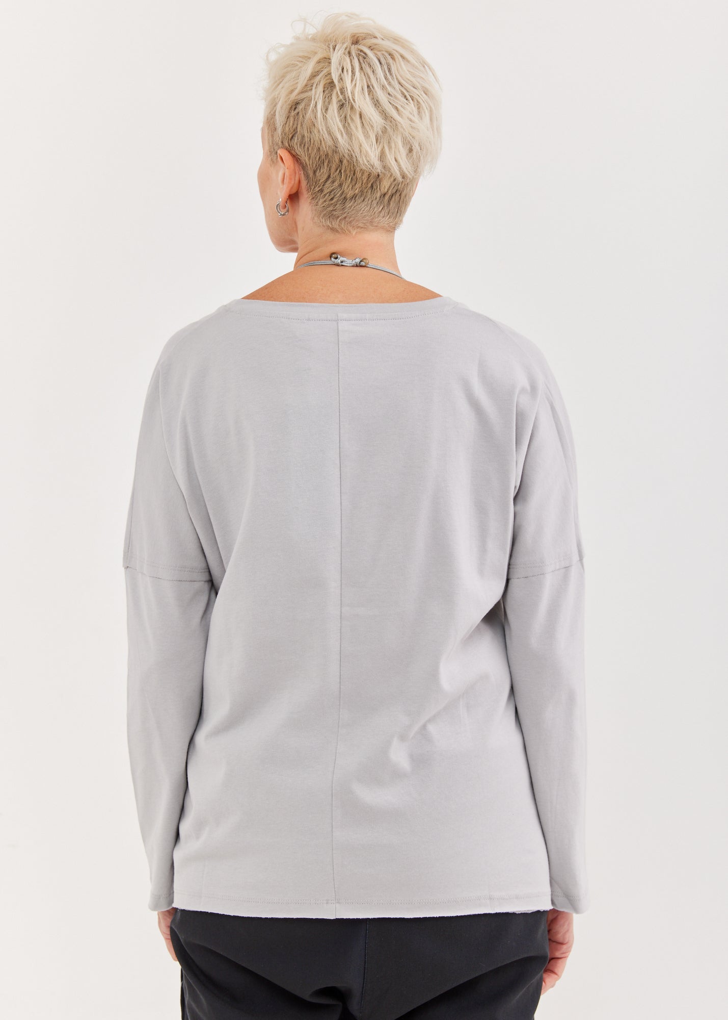 חולצה שרוול ארוך מפתח וי אפור בהיר