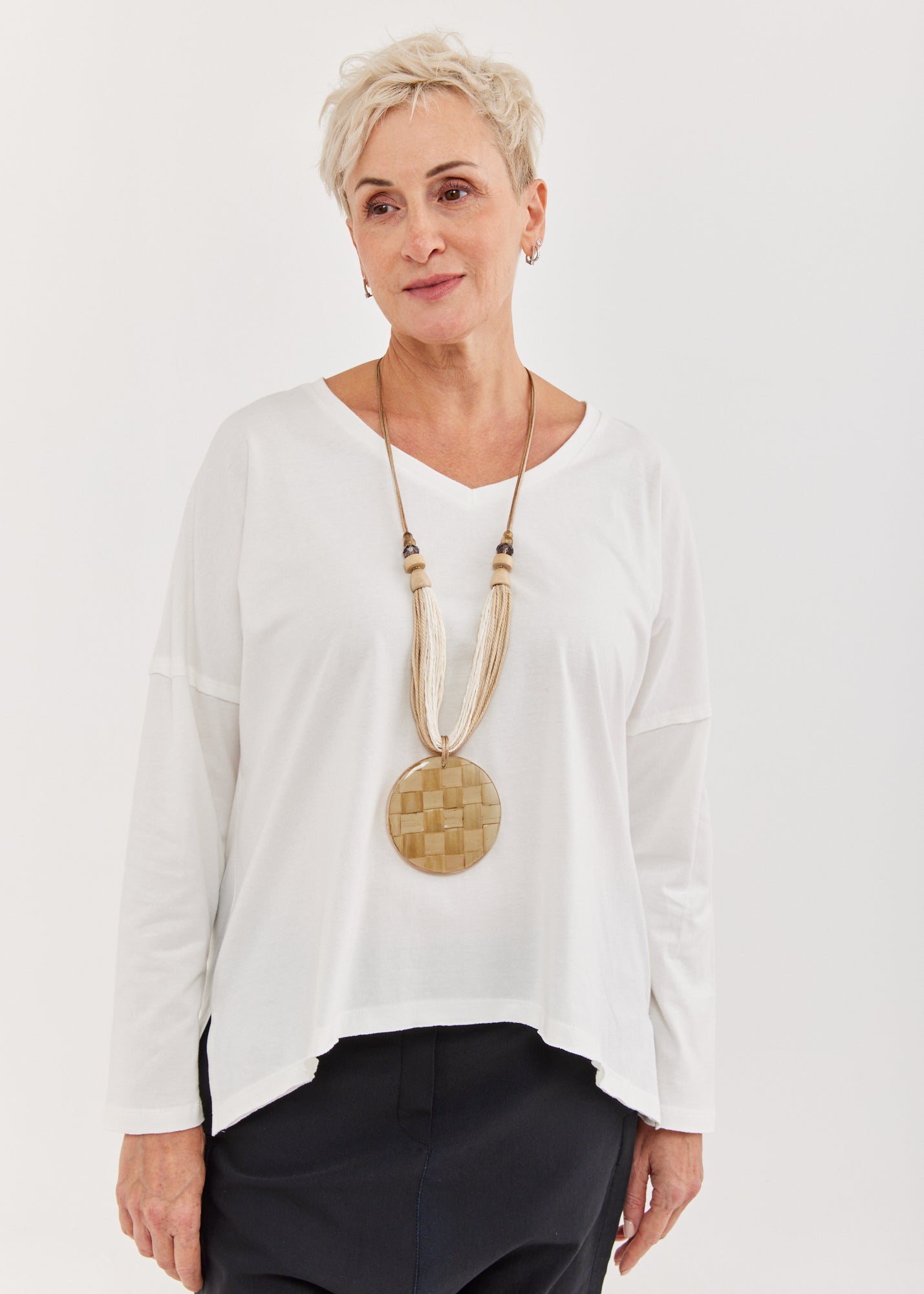 חולצה שרוול ארוך מפתח וי לבן