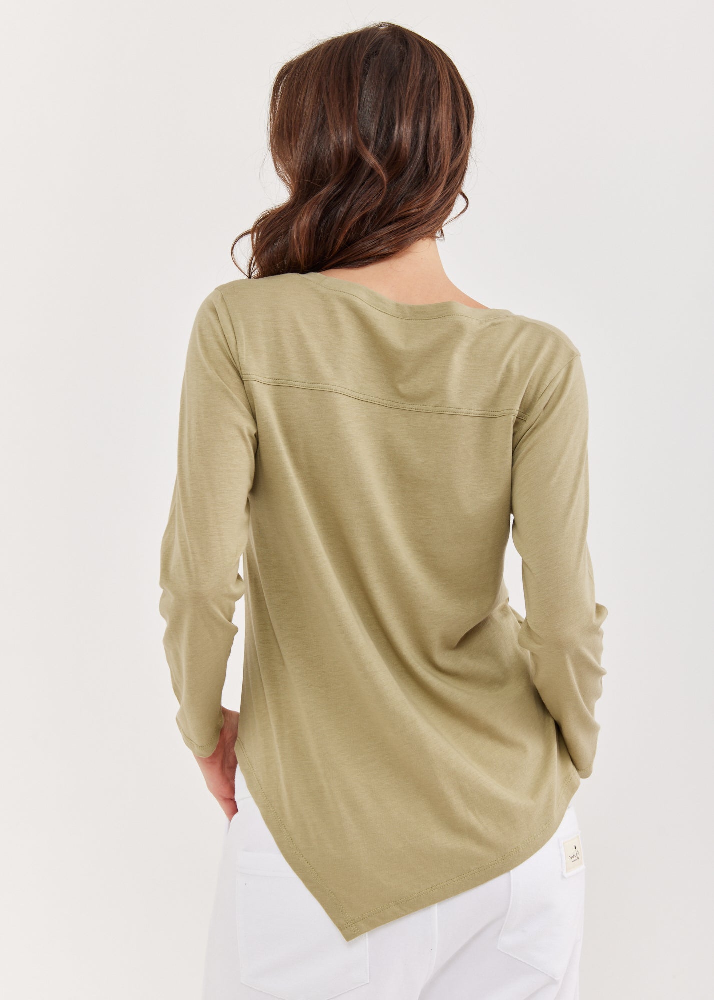 חולצת טי וי לצד למטה שרוול ארוך ירוק