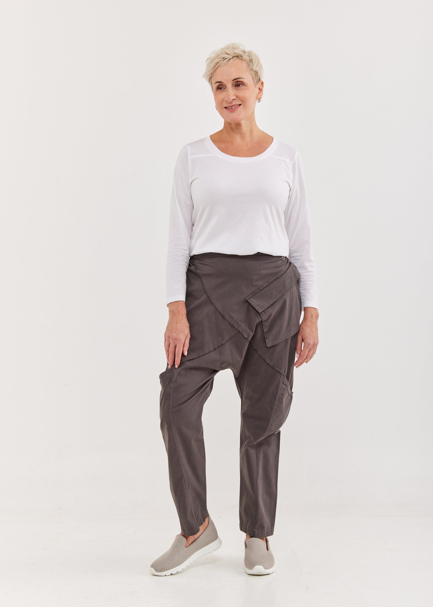 מכנסיים בוי כיס קידמי גדול אפור כהה