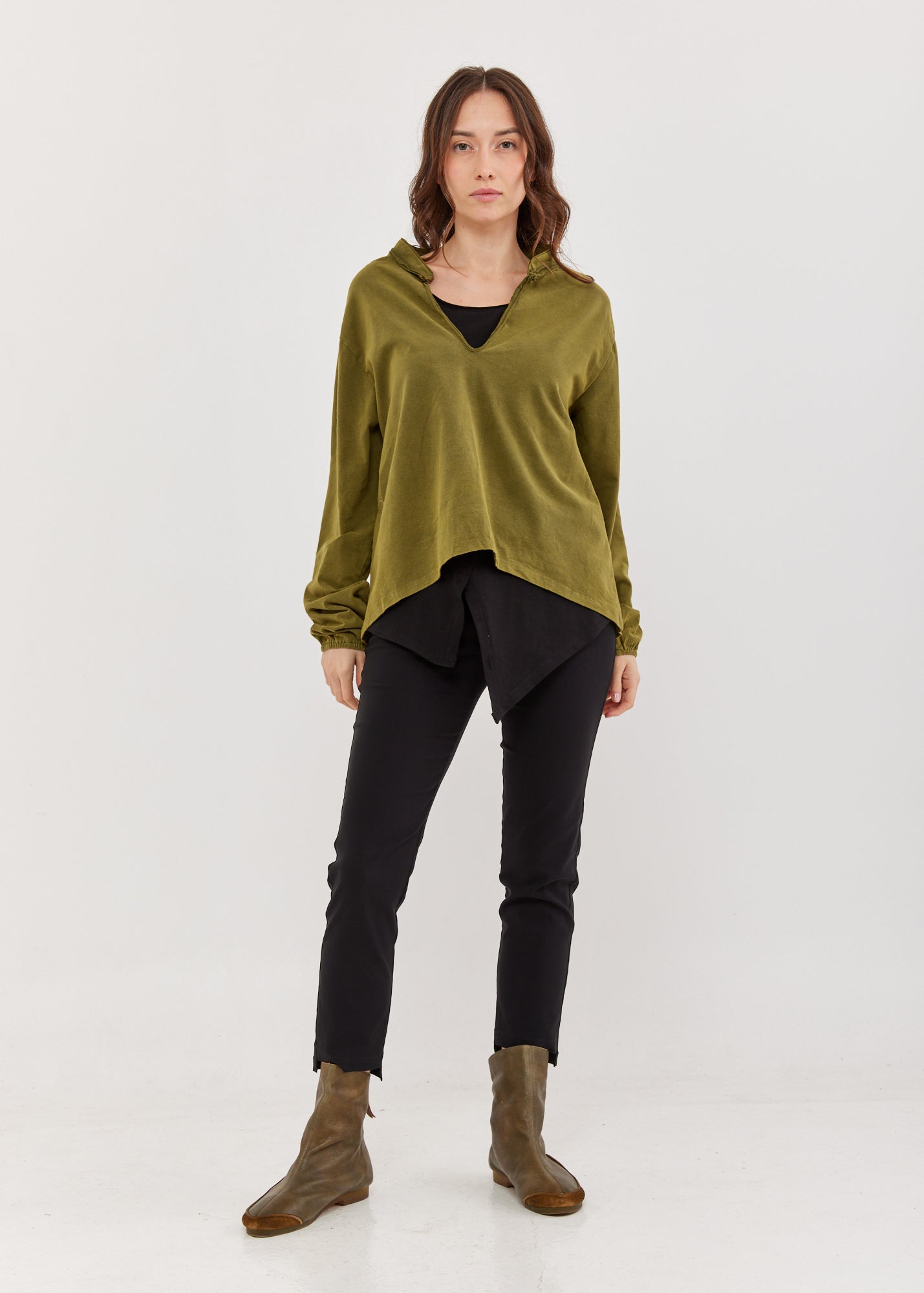 חולצה שרוול ארוך וי וצווארון סיני ירוק ווש