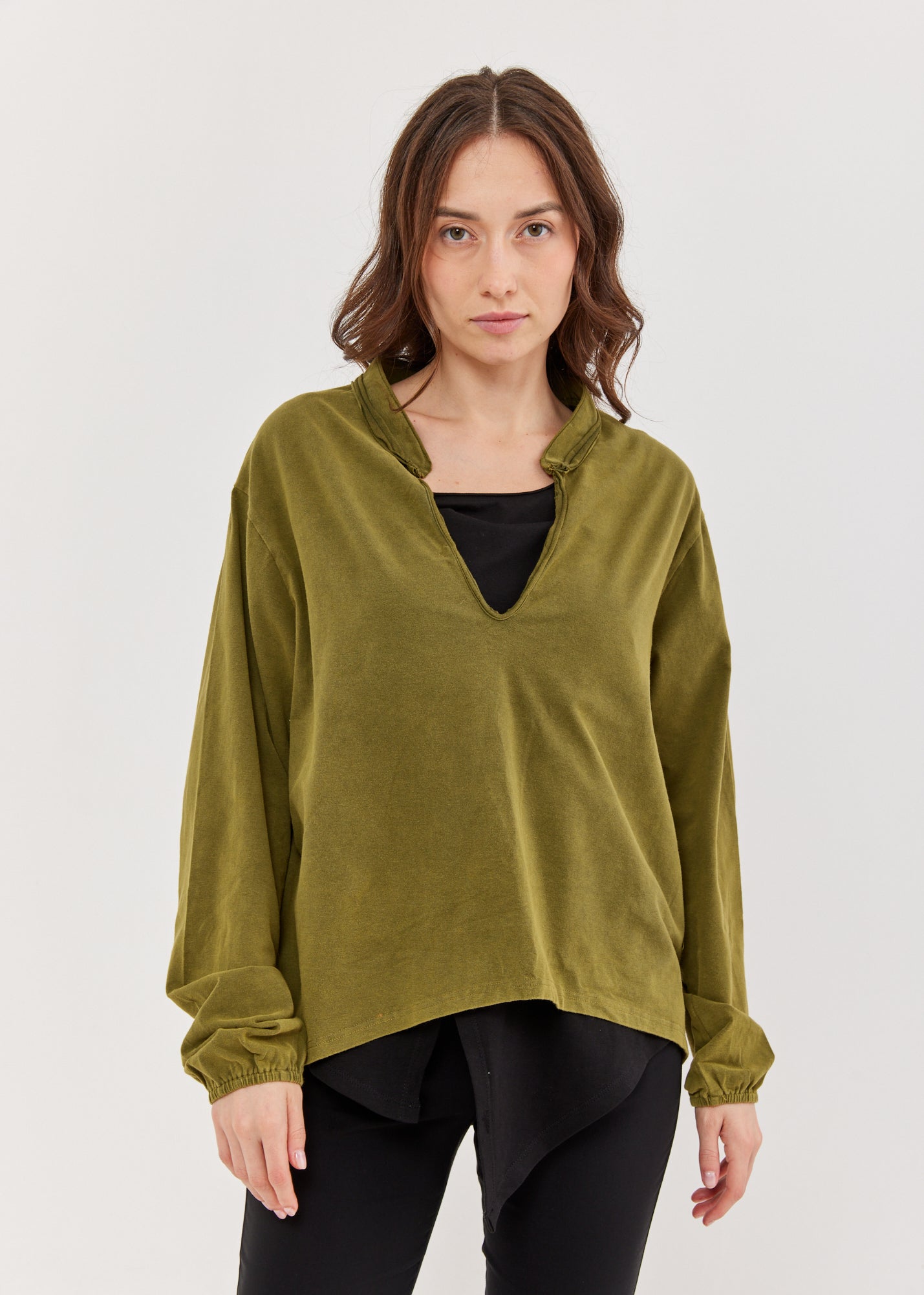 חולצה שרוול ארוך וי וצווארון סיני ירוק ווש