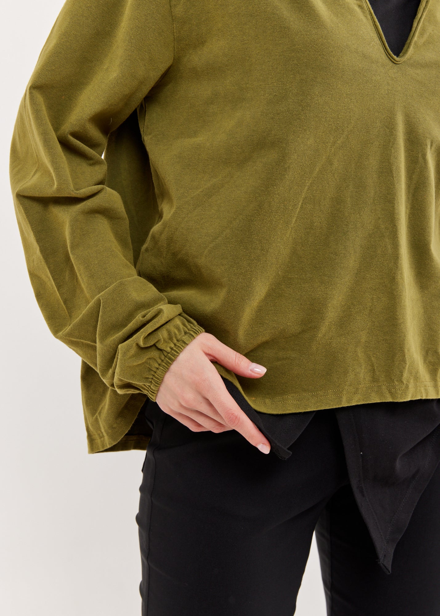 חולצה שרוול ארוך וי וצווארון סיני ירוק ווש