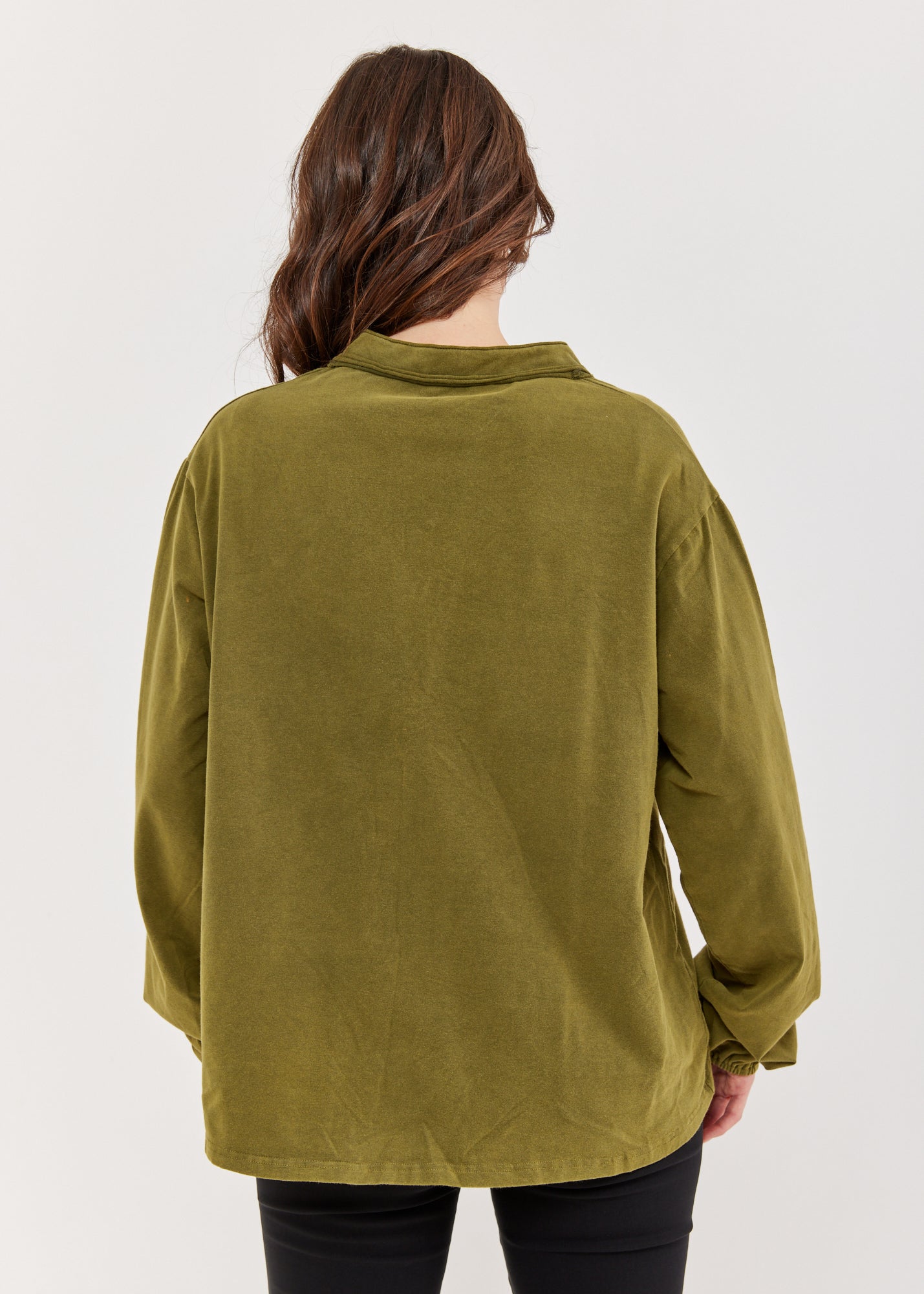 חולצה שרוול ארוך וי וצווארון סיני ירוק ווש